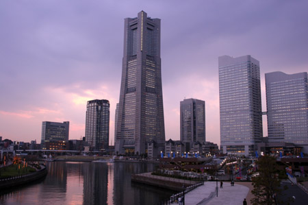 La plus haute tour habite du Japon (296m), la Landmark Tower  Yokohama