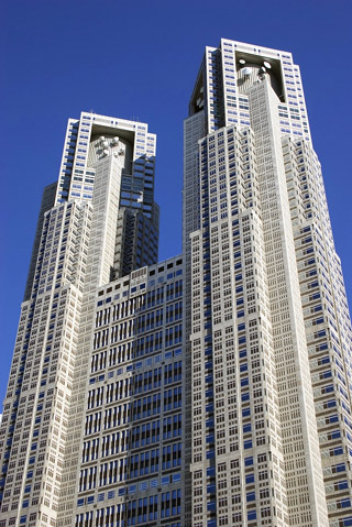 Vue de face du siège du gouvernement métropolitain de Tokyo